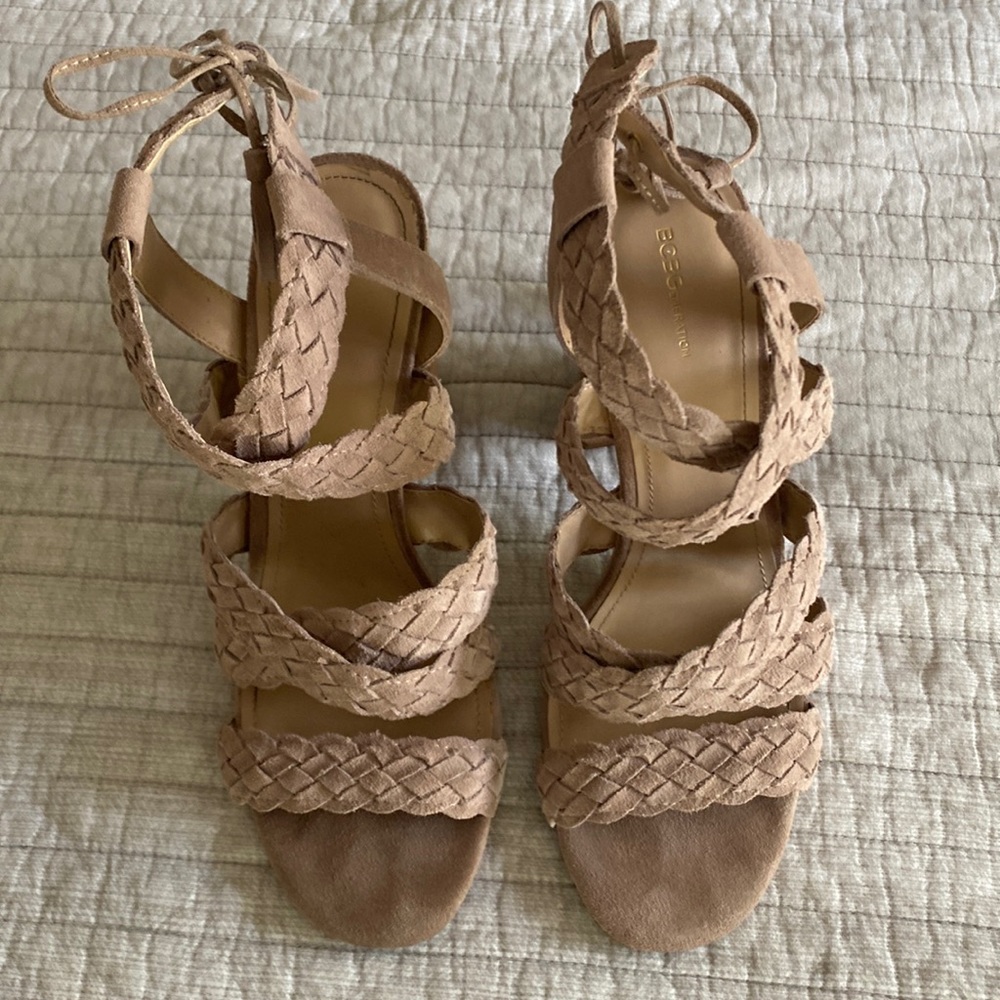 BCBG size 10 open toe taupe shoe